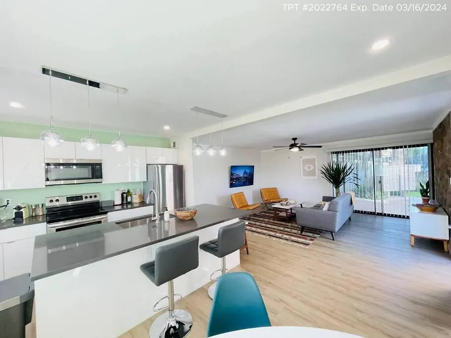 Walkable Ots, Heated Poolside Mid Century Condo Scottsdale
