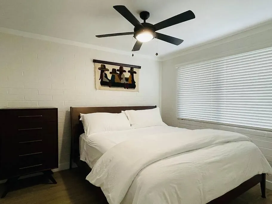 Walkable Ots, Heated Poolside Mid Century Condo Scottsdale